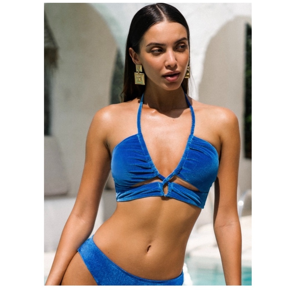 Cupshe | Fluffy Velvet Tunneled Cutout Halter Bikini Top Blue | XS